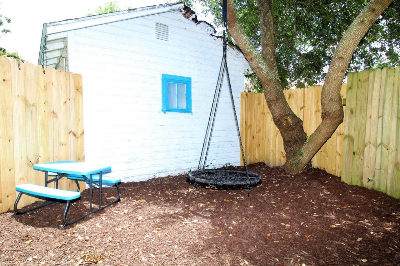 Beachy Bungalow For Family Fun! Walk To Beach! Pensacola Extérieur photo