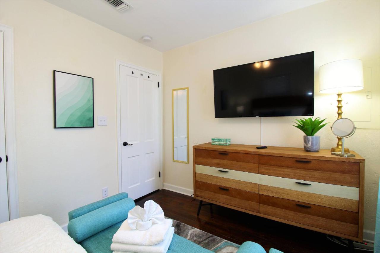 Beachy Bungalow For Family Fun! Walk To Beach! Pensacola Extérieur photo