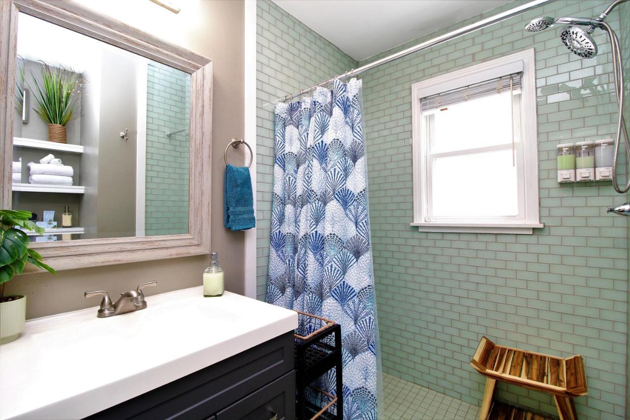 Beachy Bungalow For Family Fun! Walk To Beach! Pensacola Extérieur photo